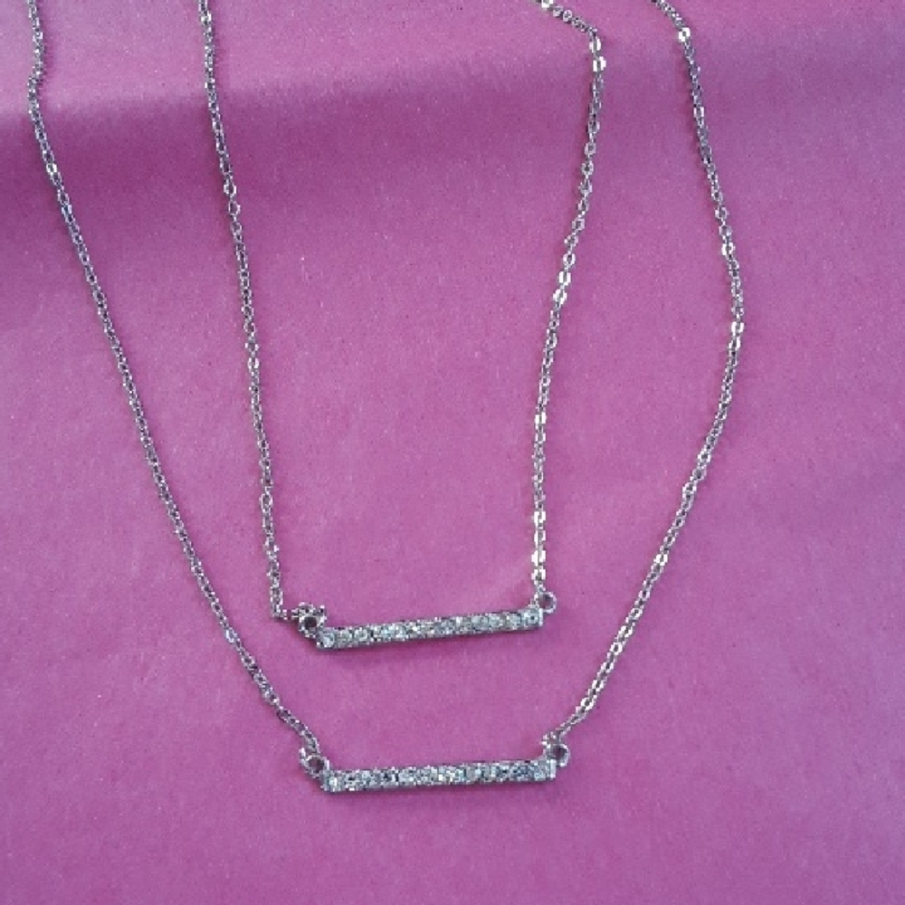 Elegant Silver Necklace with Crystal Accents - Picture 3 of 8